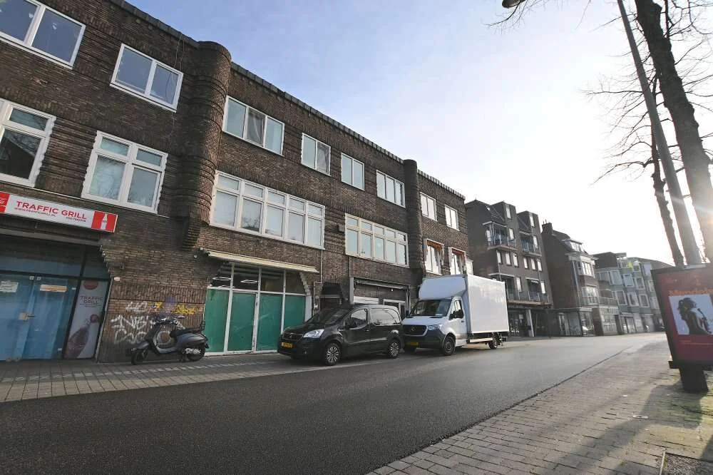 geblurde versie van de foto als achtergrond