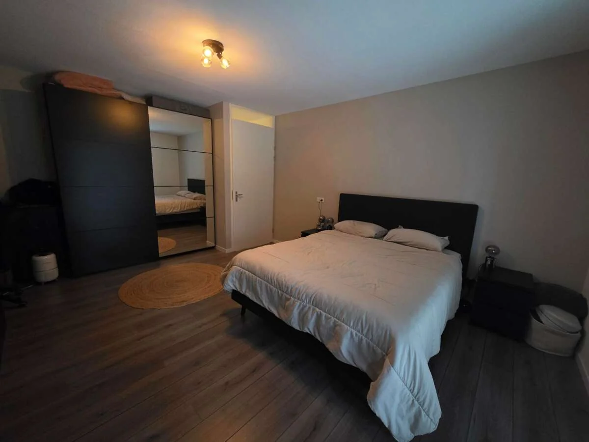 geblurde versie van de foto als achtergrond