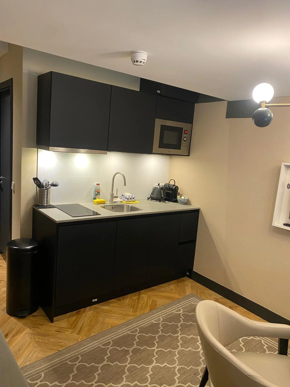 geblurde versie van de foto als achtergrond