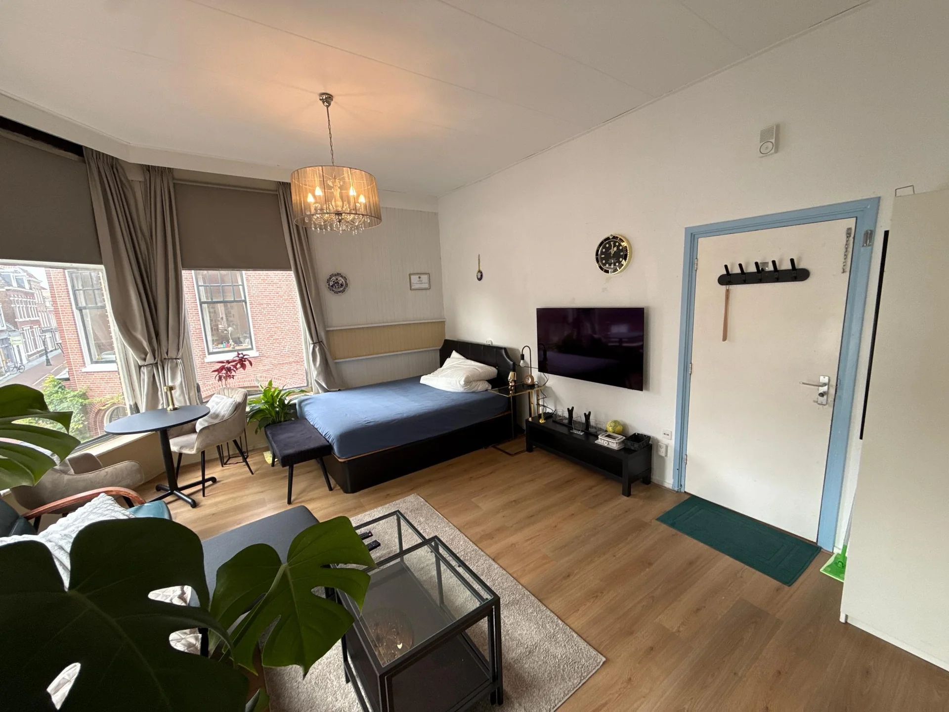 geblurde versie van de foto als achtergrond