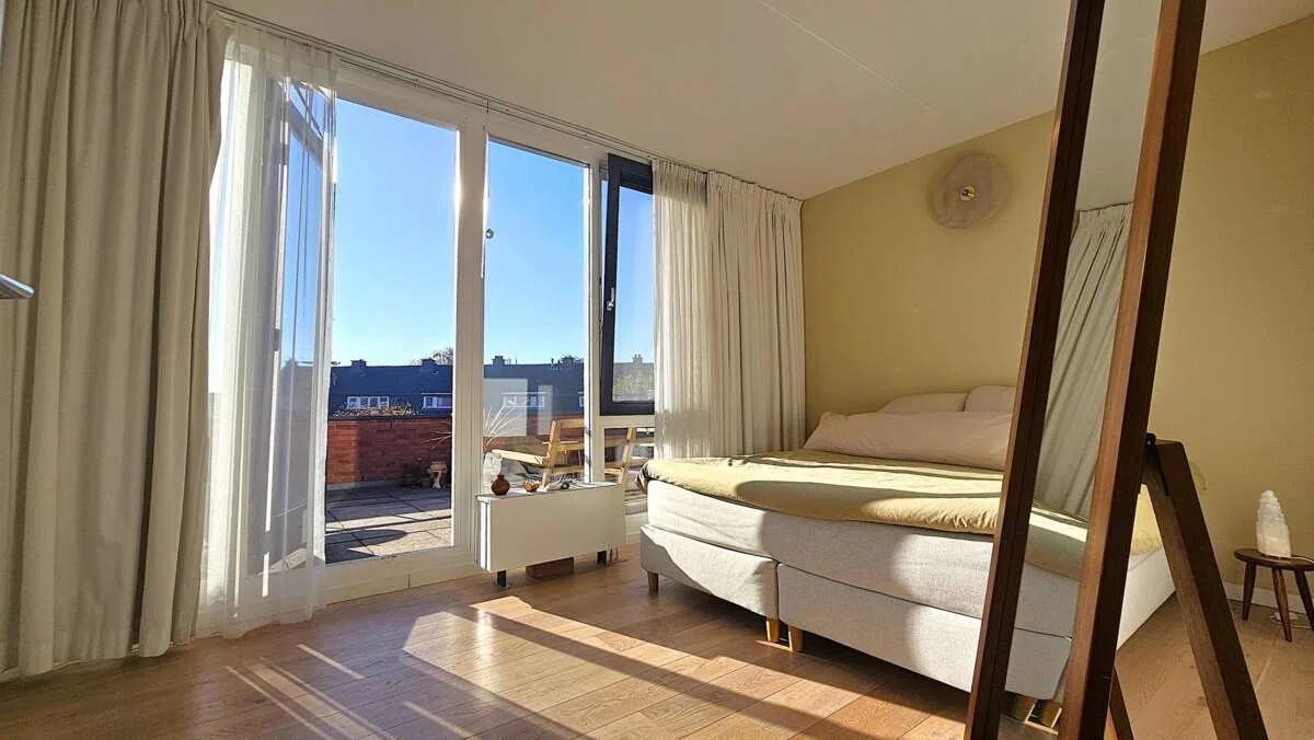 geblurde versie van de foto als achtergrond