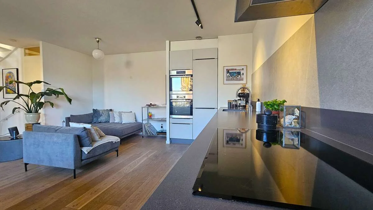 geblurde versie van de foto als achtergrond