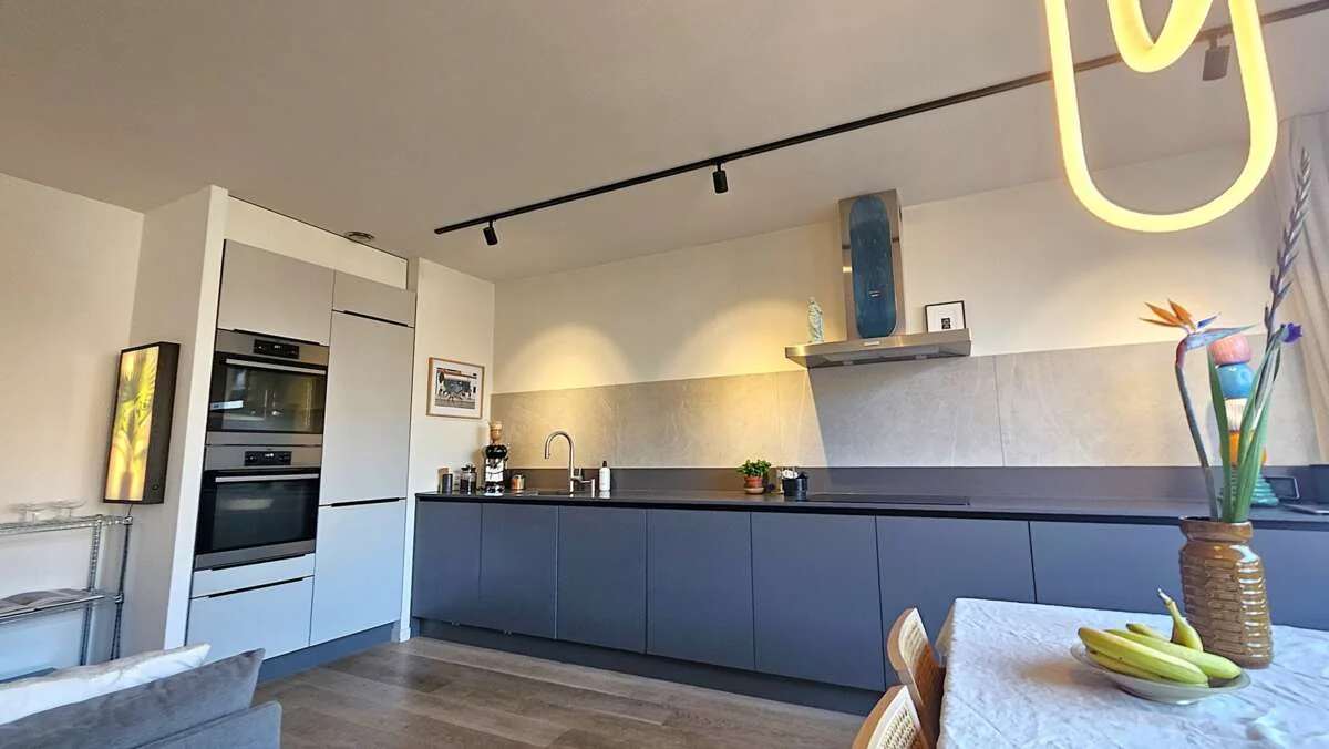 geblurde versie van de foto als achtergrond