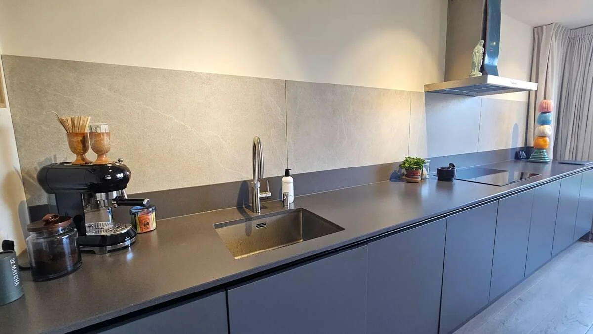 geblurde versie van de foto als achtergrond