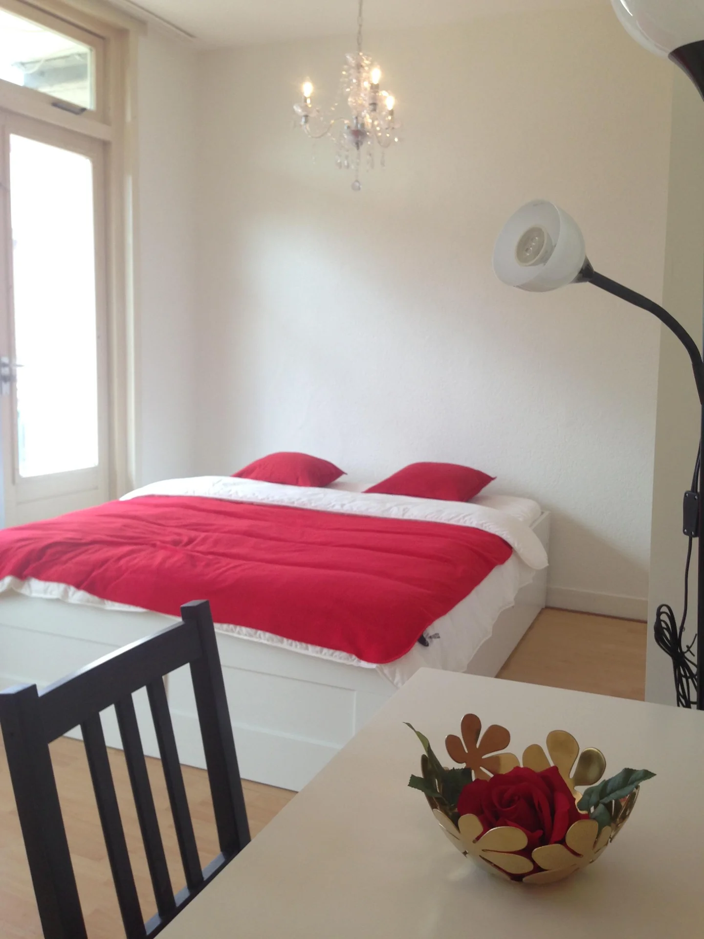 geblurde versie van de foto als achtergrond