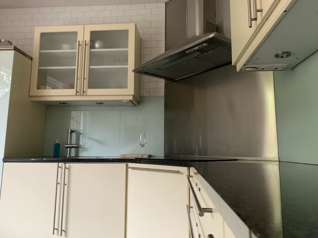 geblurde versie van de foto als achtergrond