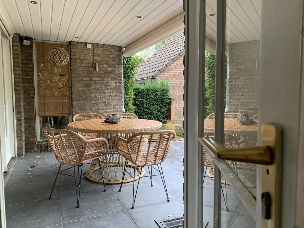 geblurde versie van de foto als achtergrond