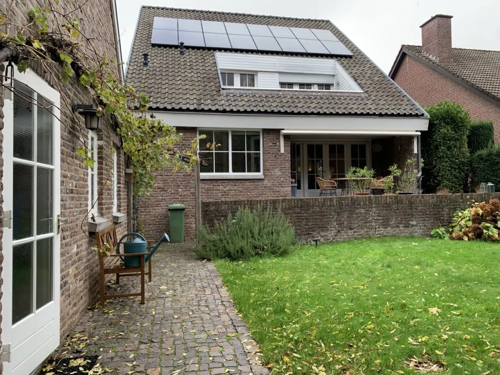 geblurde versie van de foto als achtergrond