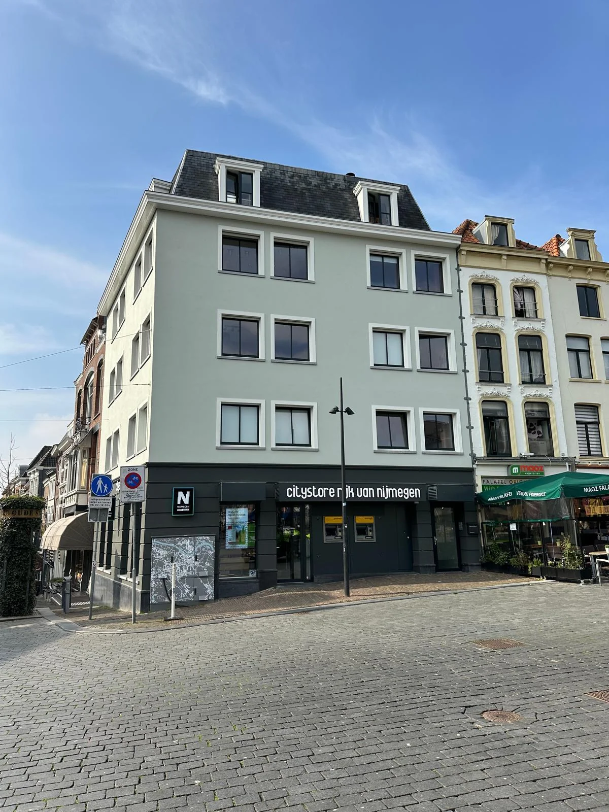 geblurde versie van de foto als achtergrond