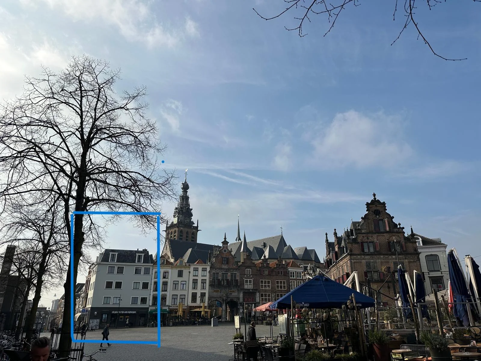 geblurde versie van de foto als achtergrond