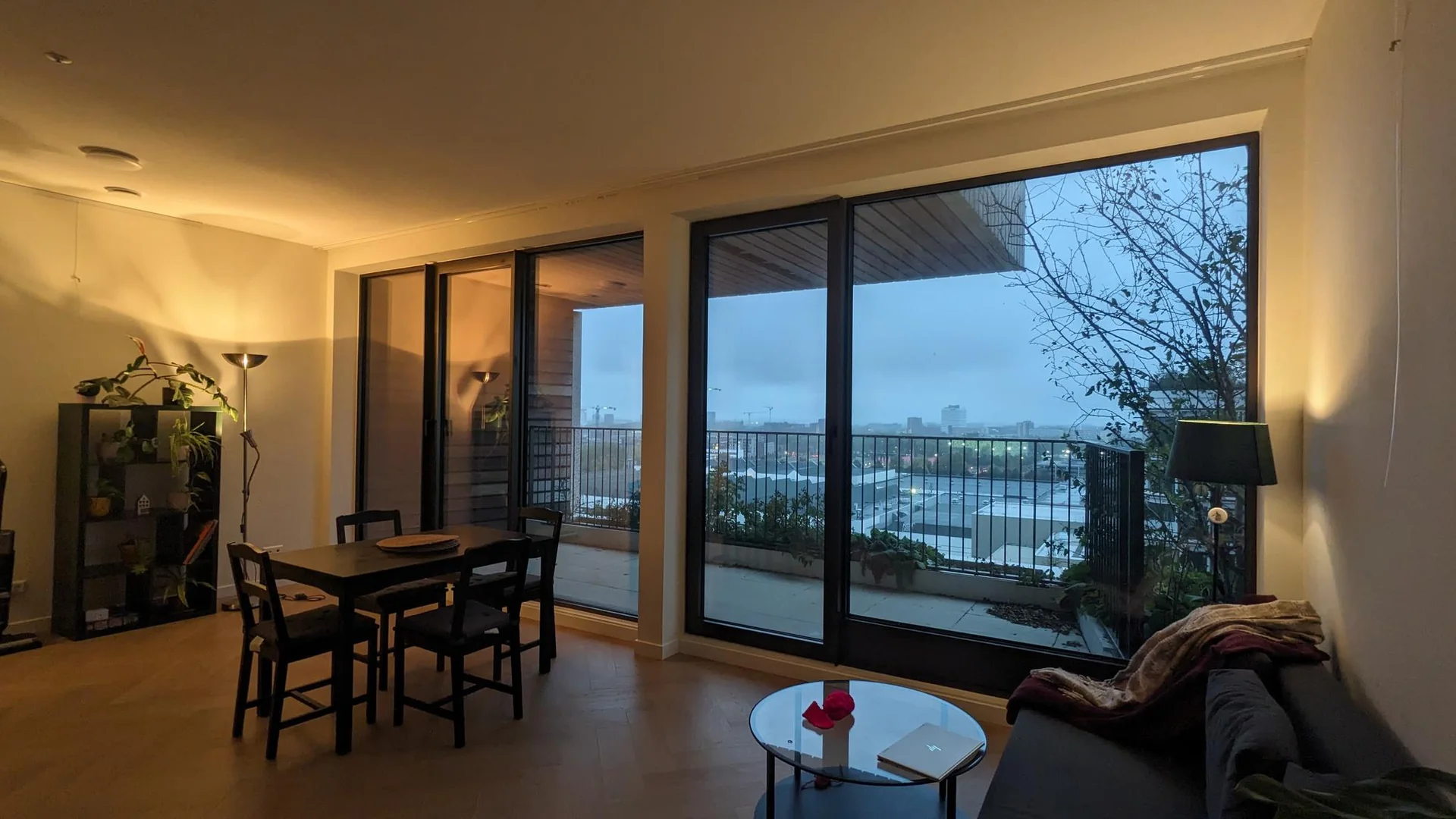 geblurde versie van de foto als achtergrond