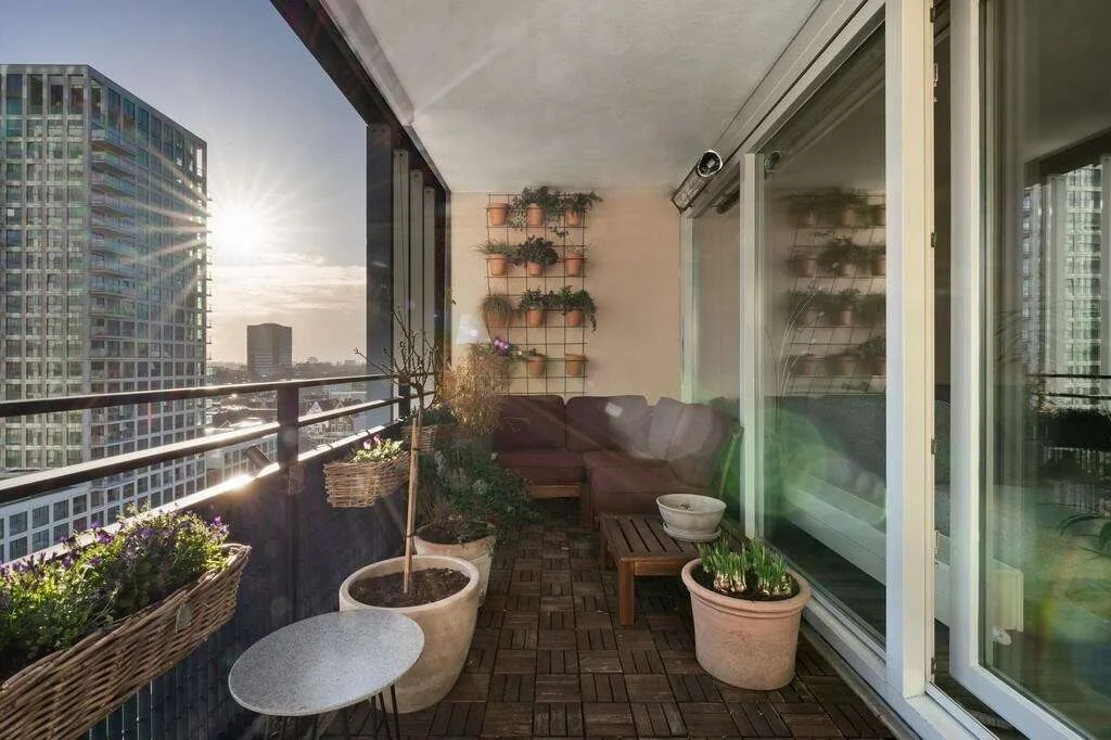 geblurde versie van de foto als achtergrond