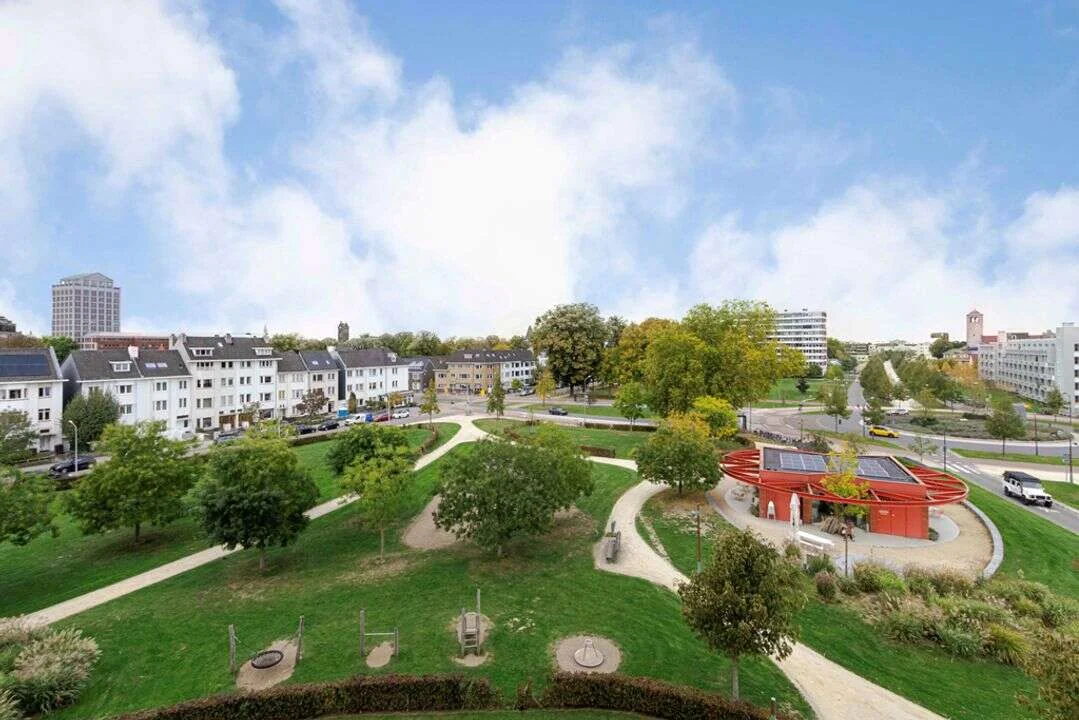 geblurde versie van de foto als achtergrond