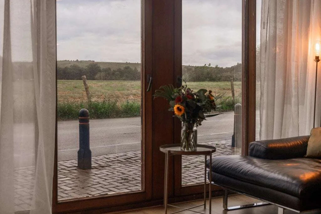 geblurde versie van de foto als achtergrond