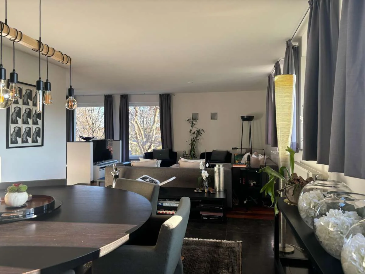 geblurde versie van de foto als achtergrond