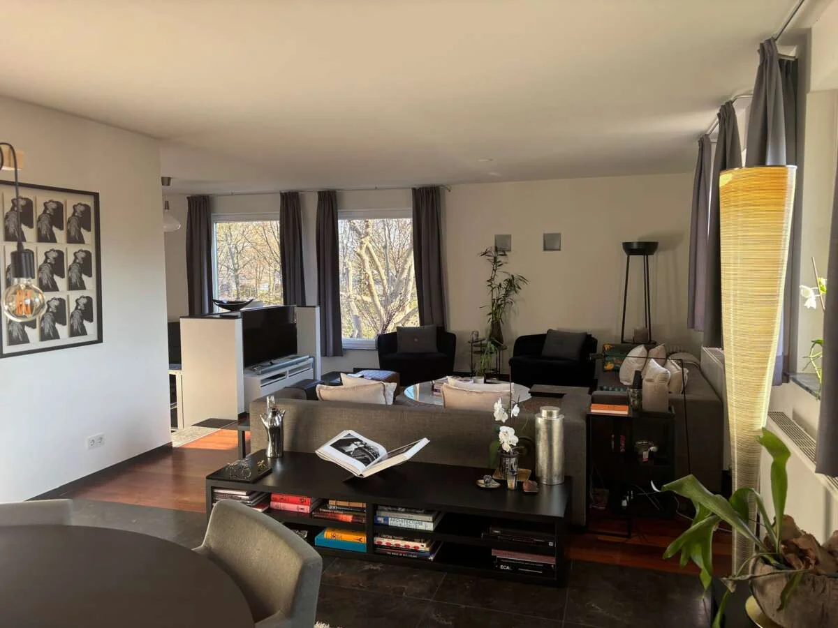 geblurde versie van de foto als achtergrond