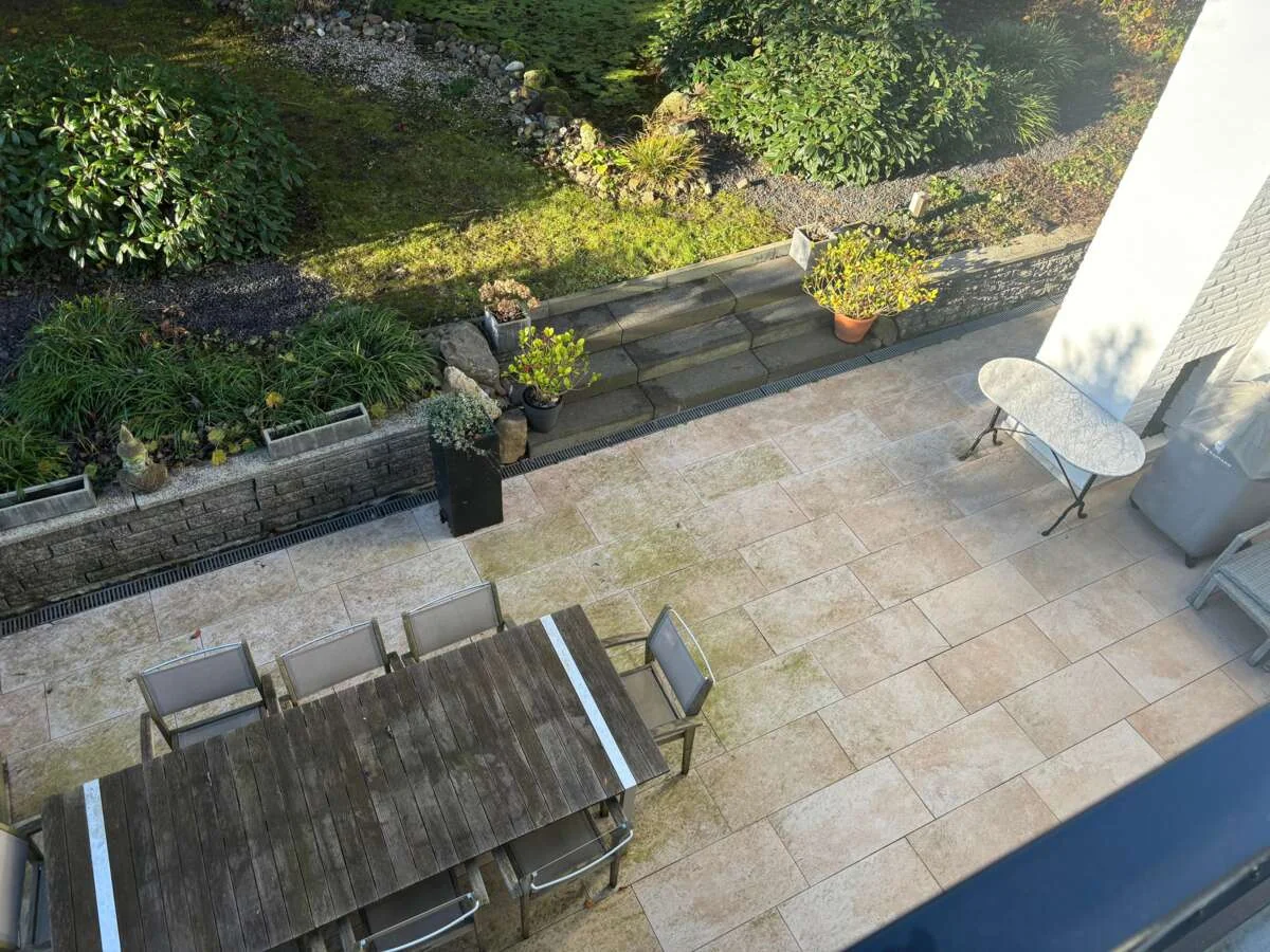 geblurde versie van de foto als achtergrond