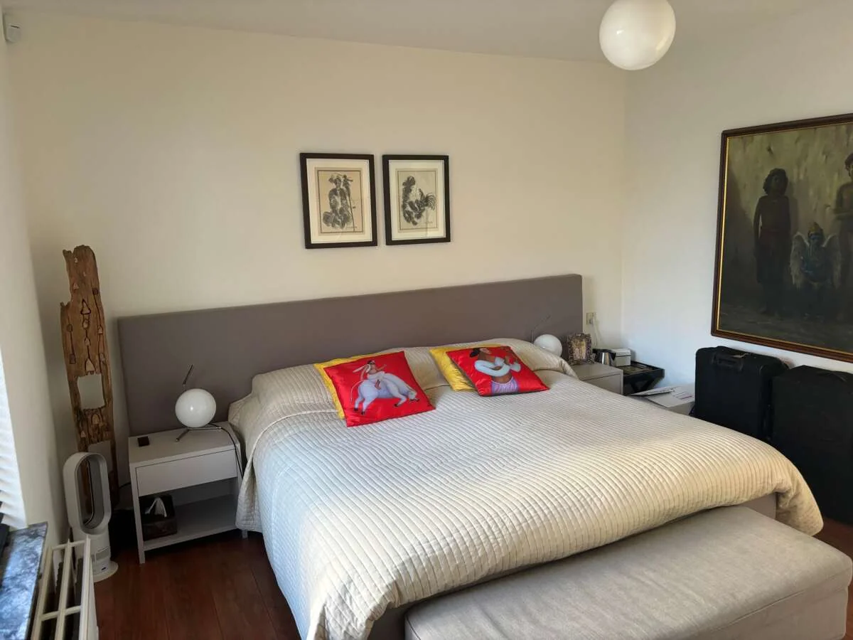 geblurde versie van de foto als achtergrond