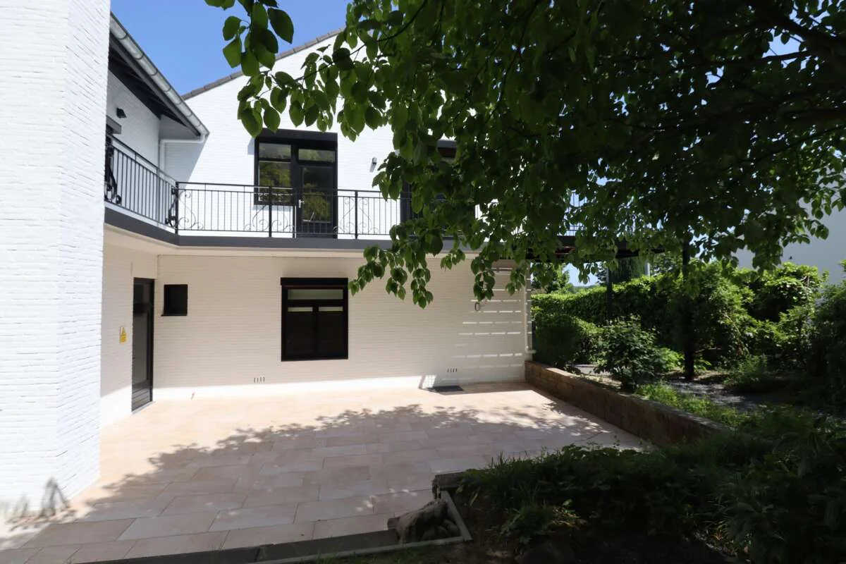 geblurde versie van de foto als achtergrond