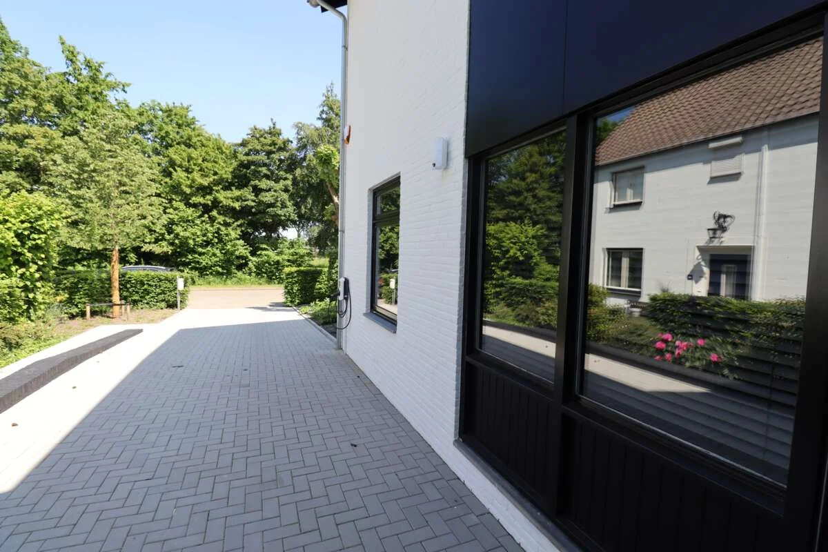 geblurde versie van de foto als achtergrond