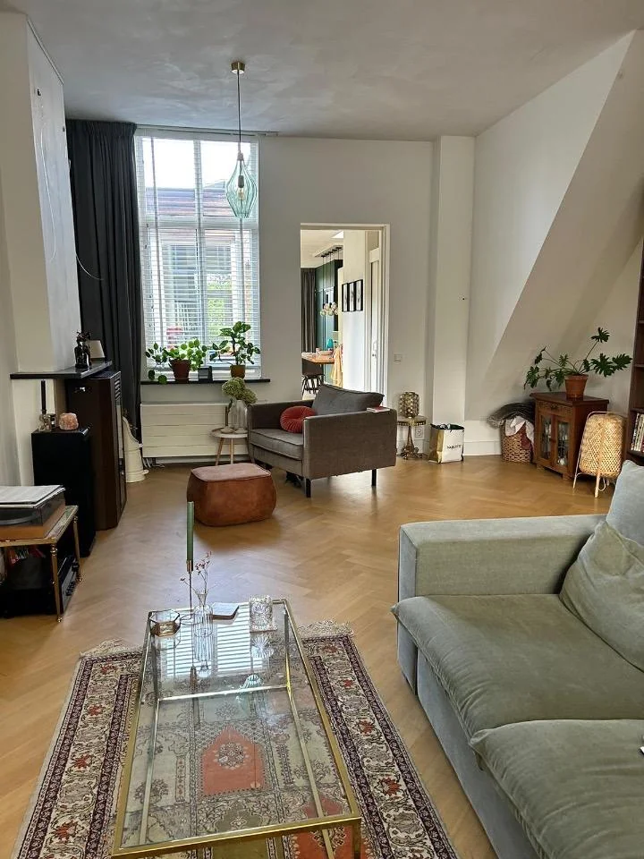 geblurde versie van de foto als achtergrond