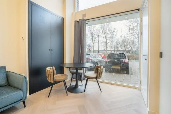 geblurde versie van de foto als achtergrond