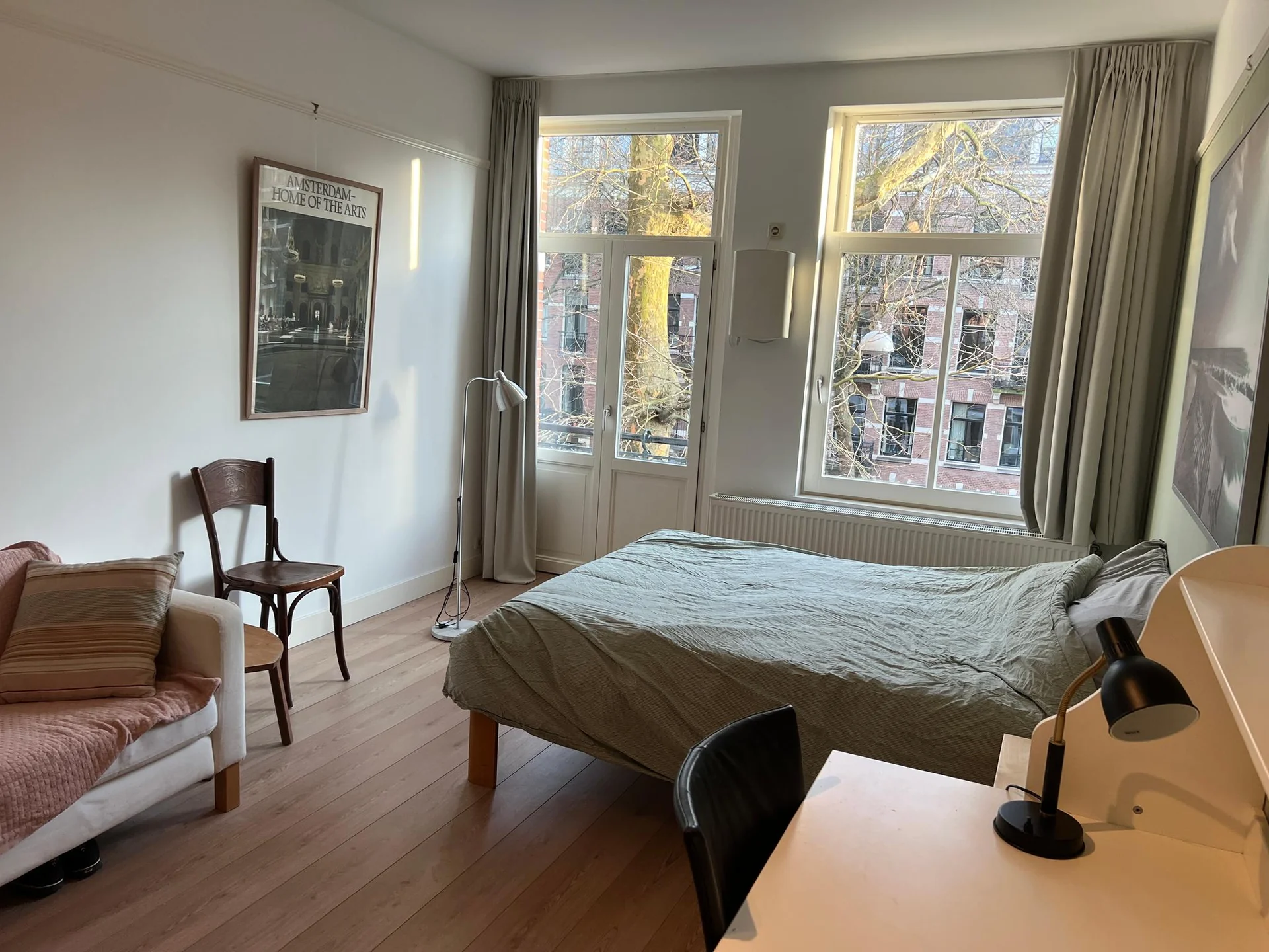 geblurde versie van de foto als achtergrond