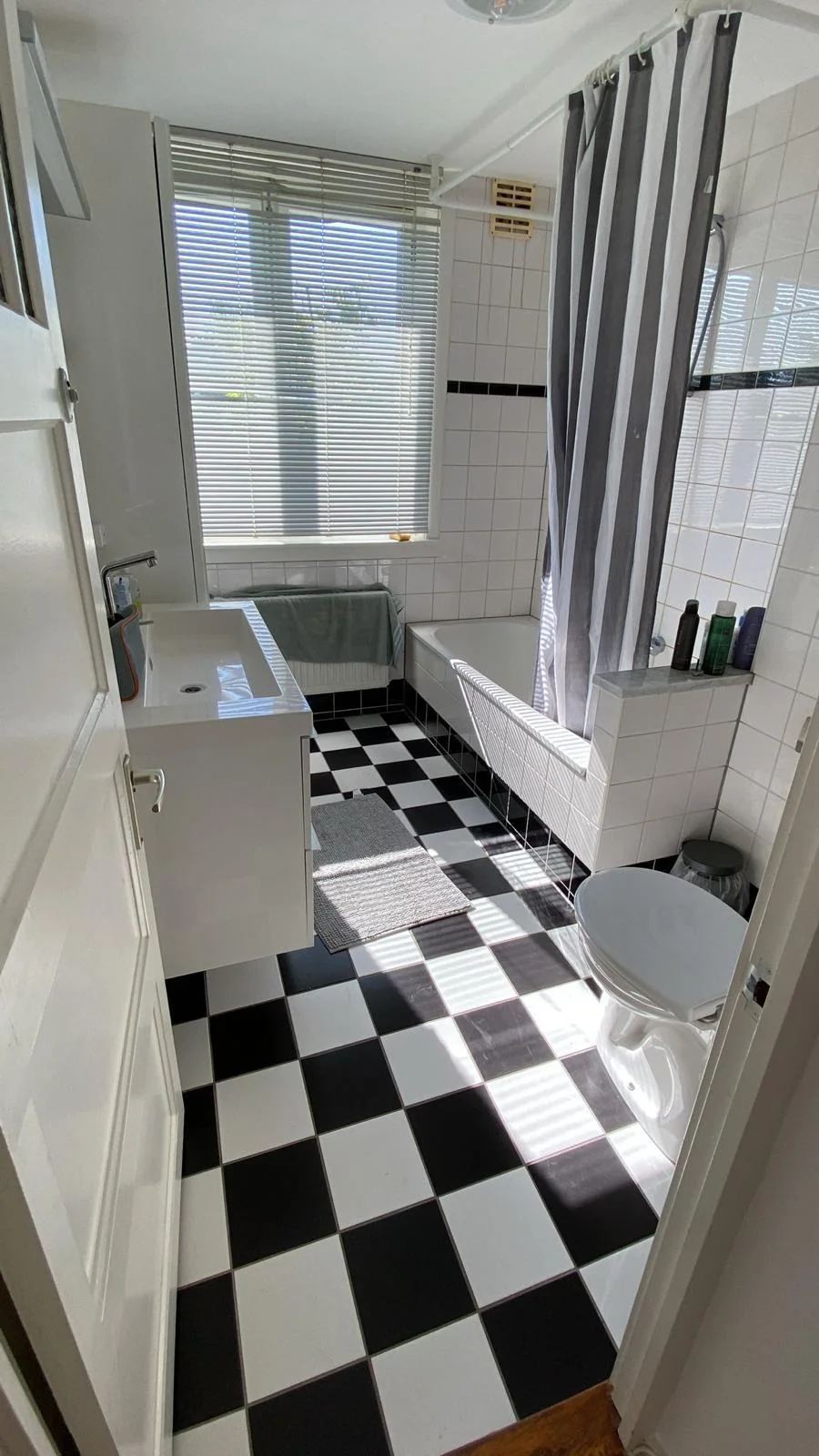 geblurde versie van de foto als achtergrond