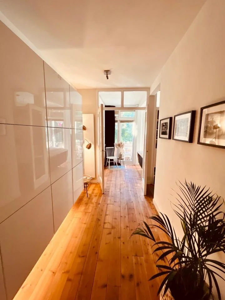 geblurde versie van de foto als achtergrond