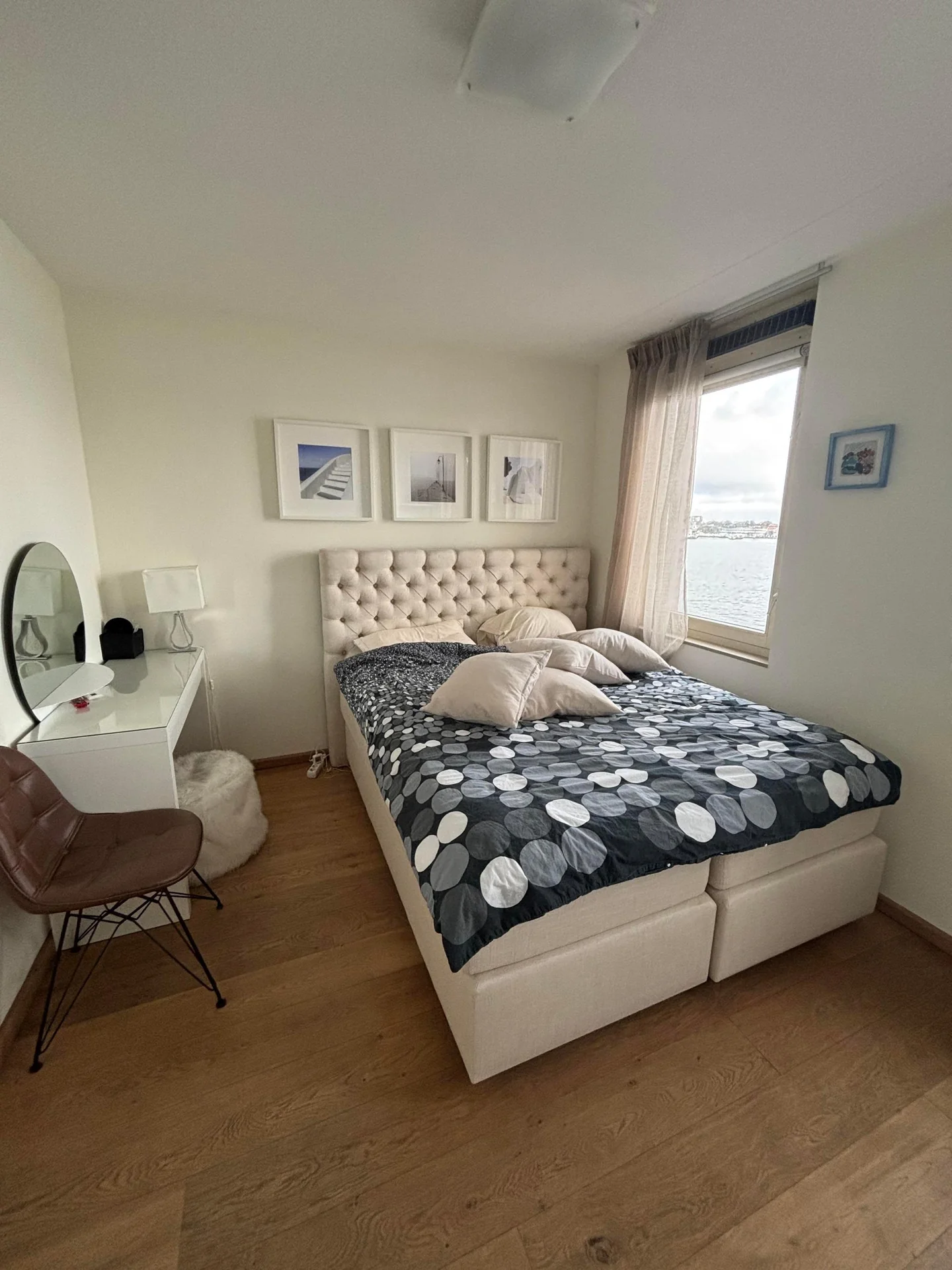 geblurde versie van de foto als achtergrond