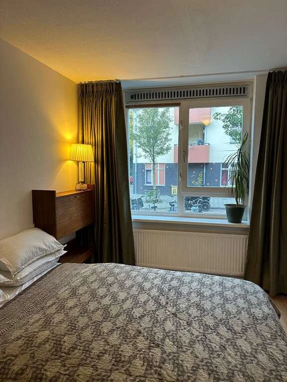 geblurde versie van de foto als achtergrond