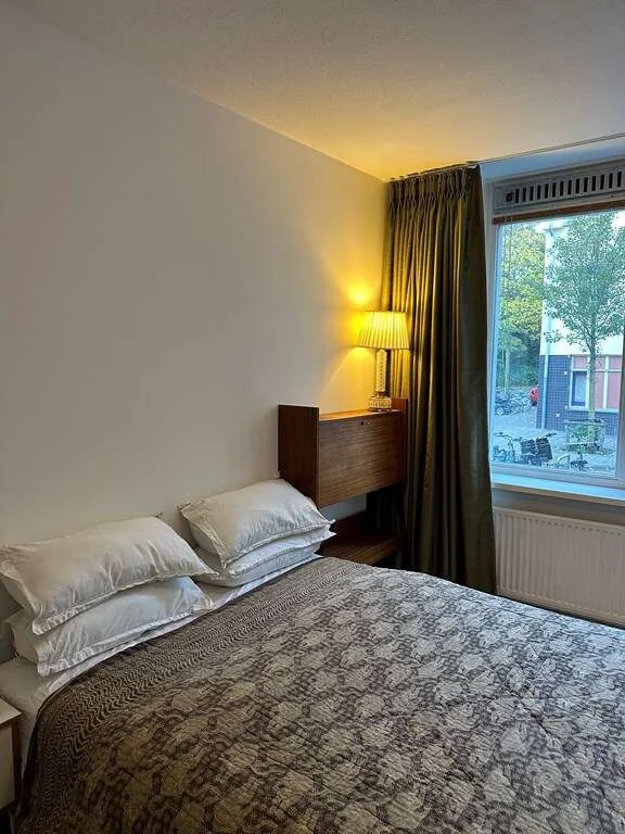 geblurde versie van de foto als achtergrond