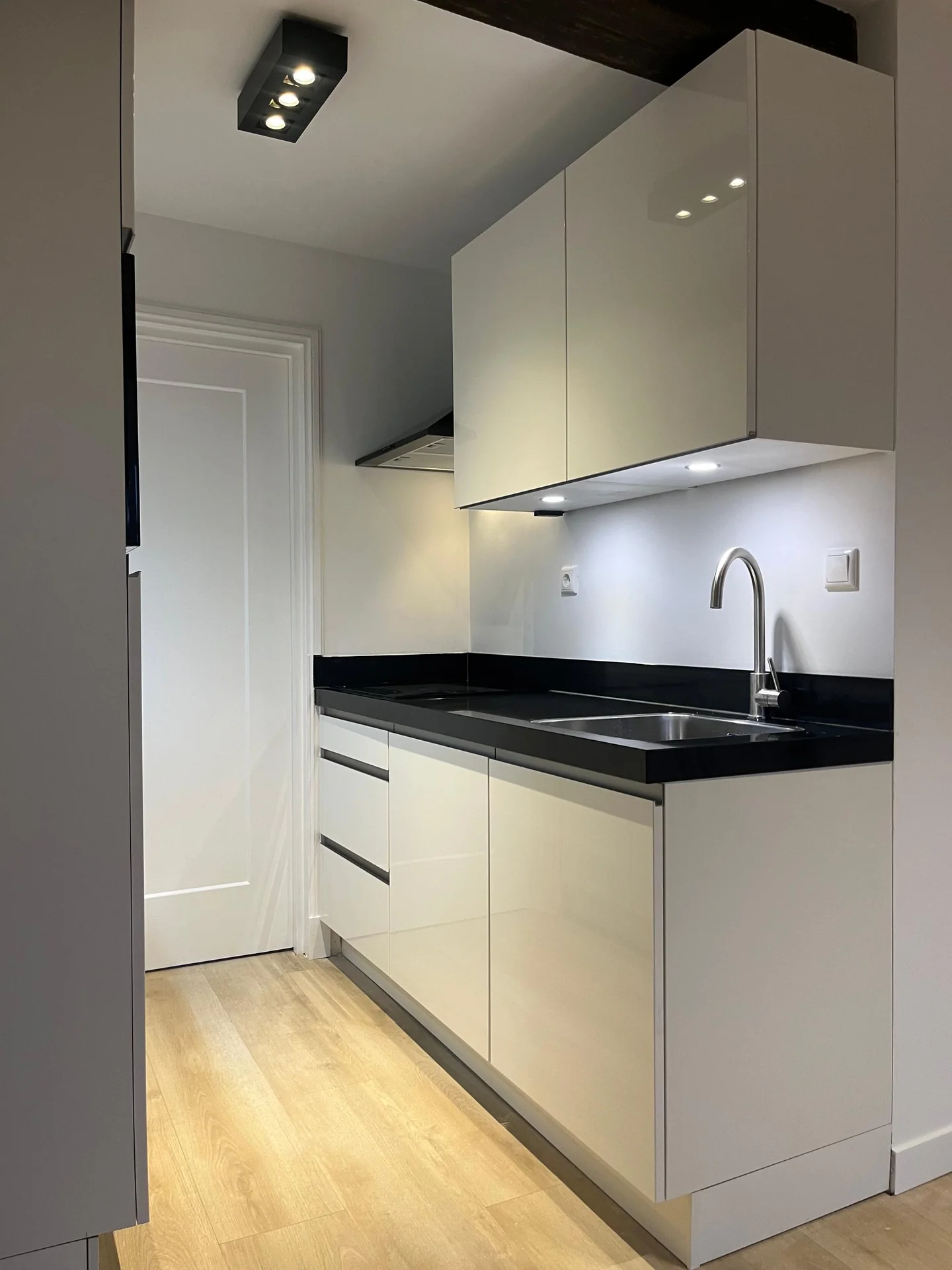 geblurde versie van de foto als achtergrond