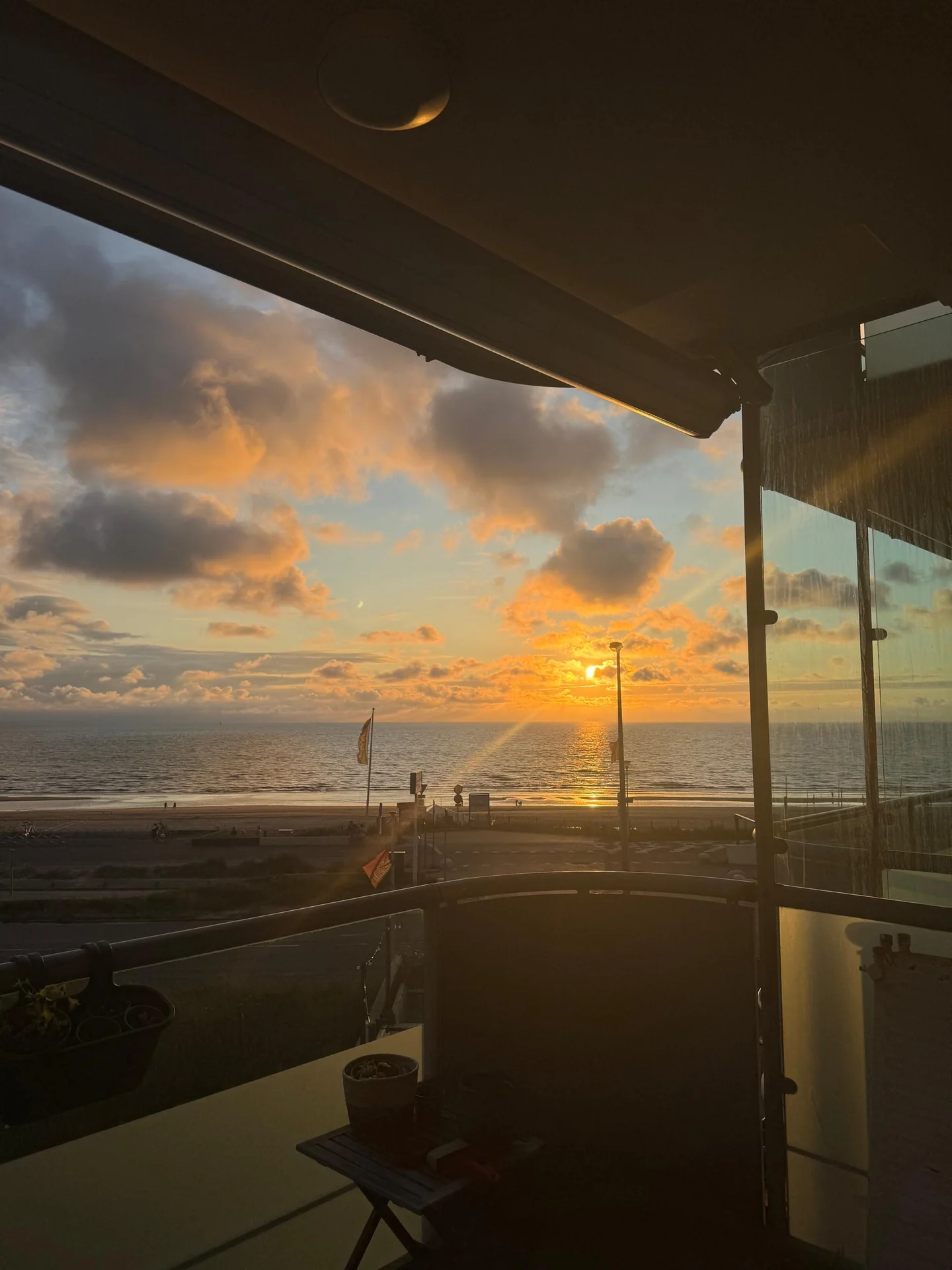 geblurde versie van de foto als achtergrond