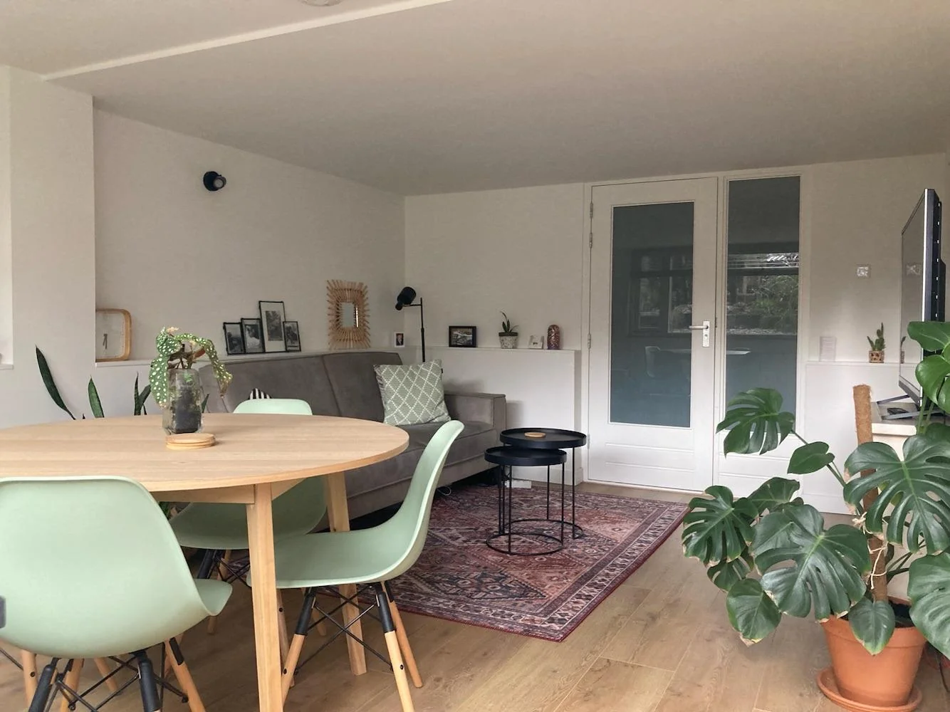 geblurde versie van de foto als achtergrond