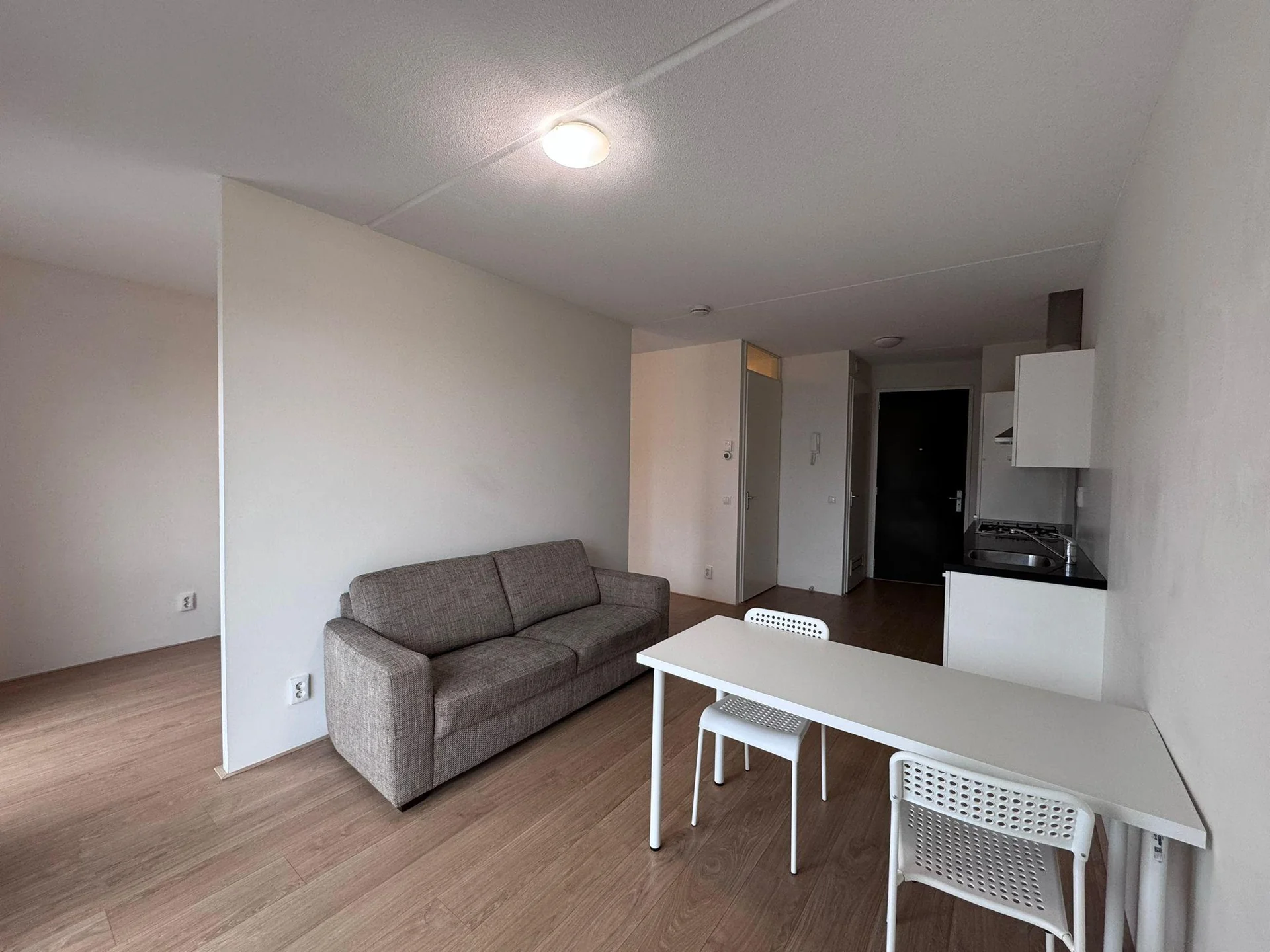 geblurde versie van de foto als achtergrond