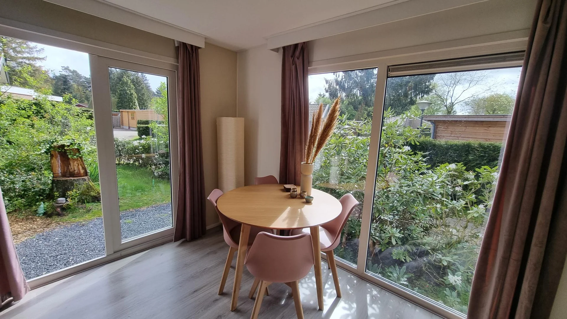 geblurde versie van de foto als achtergrond