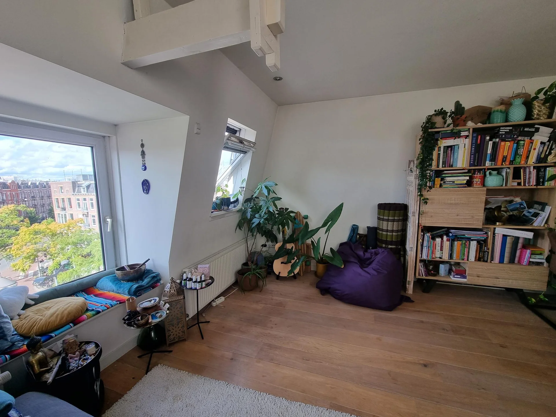 geblurde versie van de foto als achtergrond