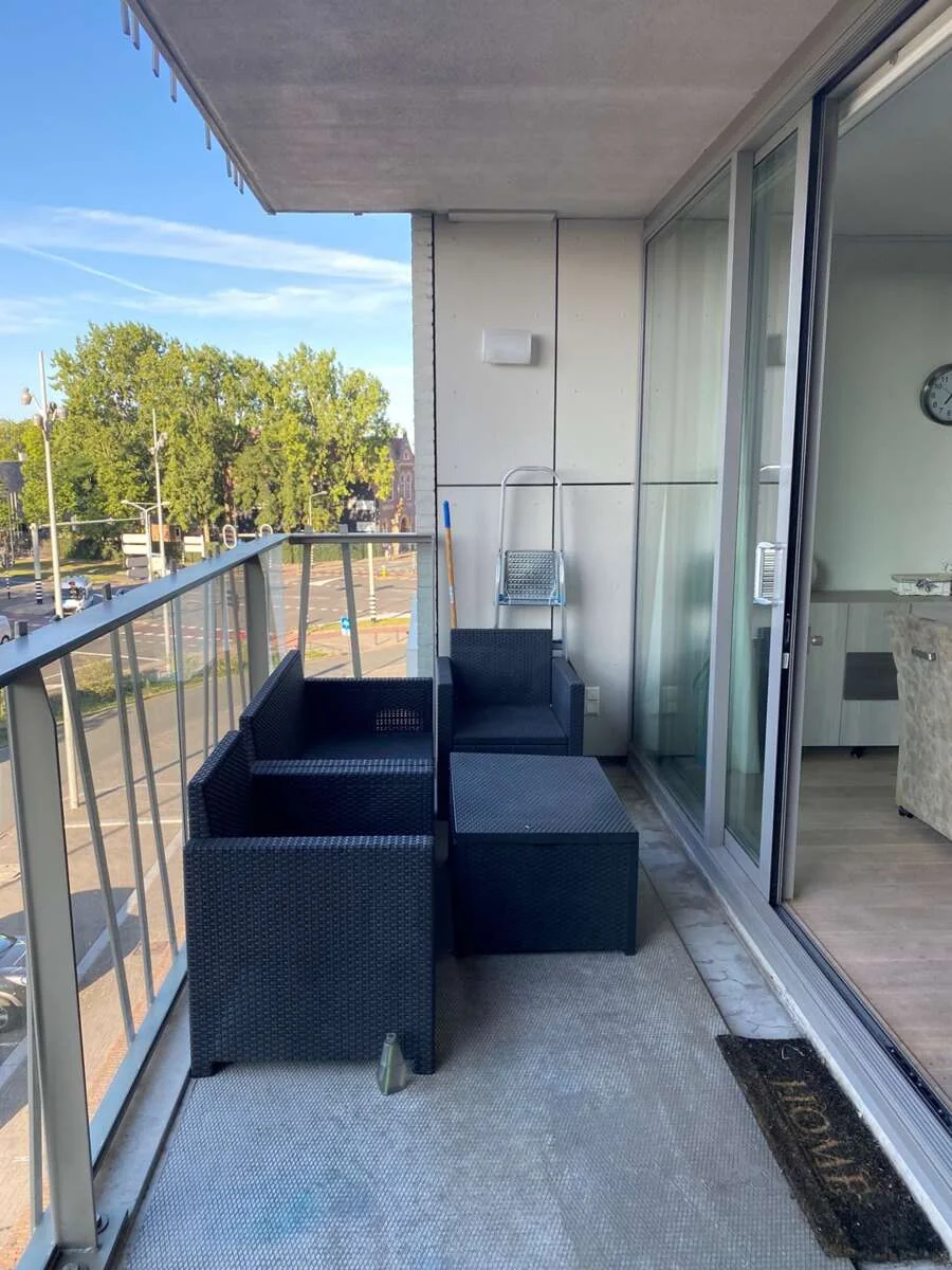 geblurde versie van de foto als achtergrond