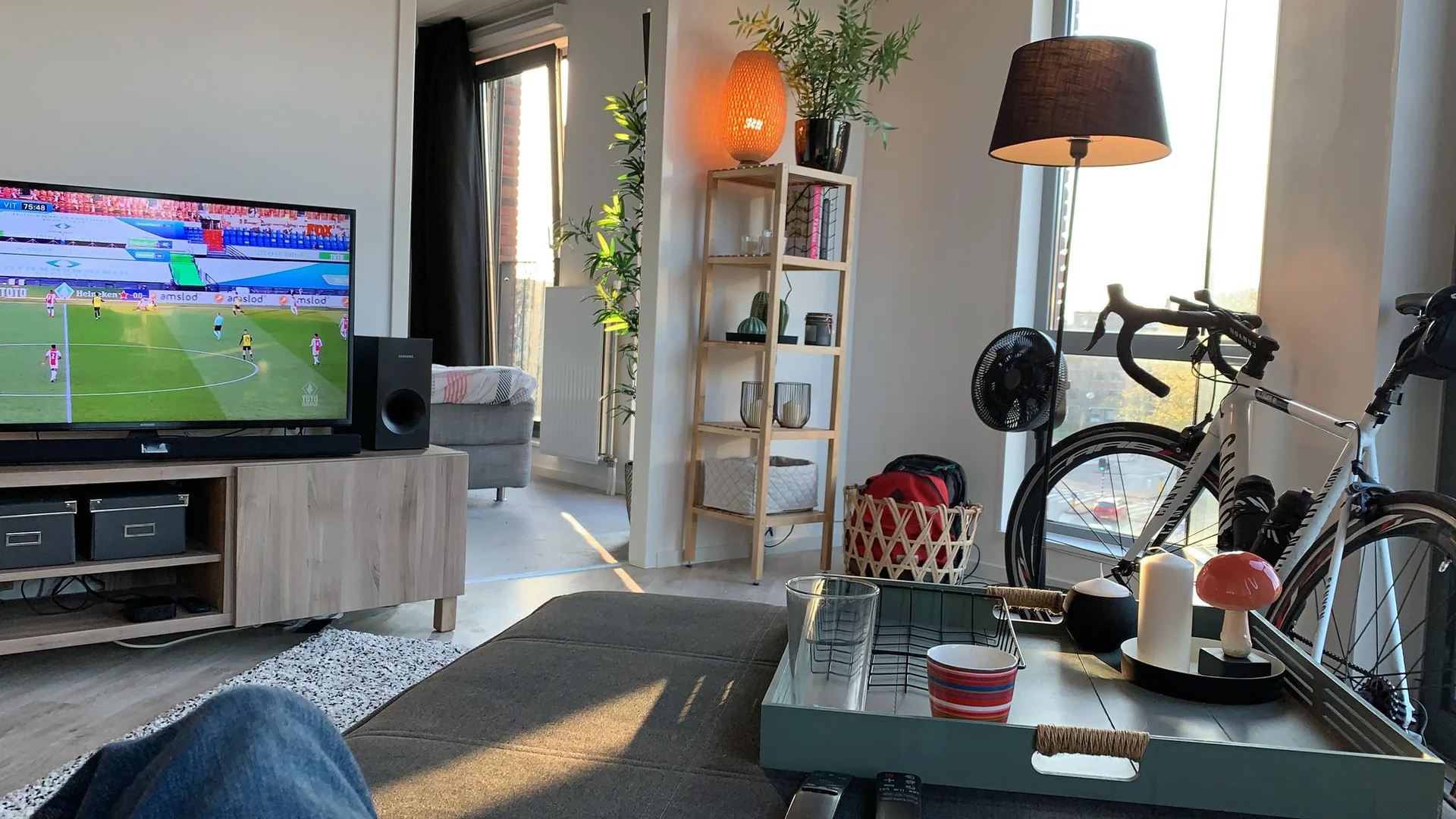 geblurde versie van de foto als achtergrond