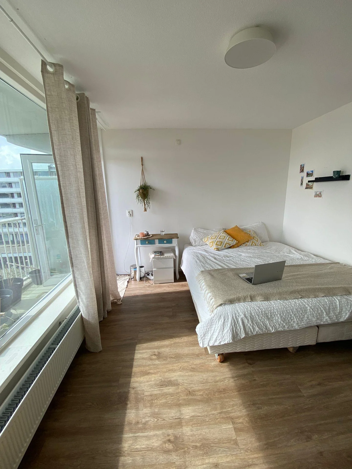 geblurde versie van de foto als achtergrond