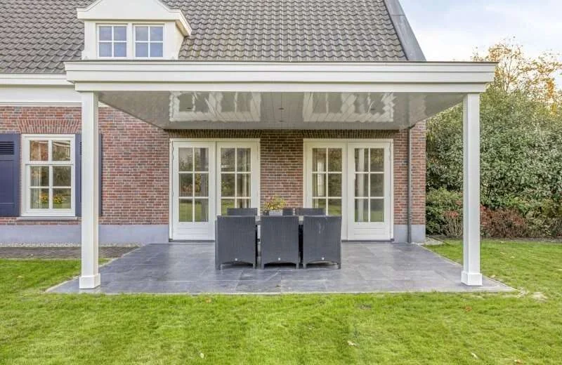 geblurde versie van de foto als achtergrond