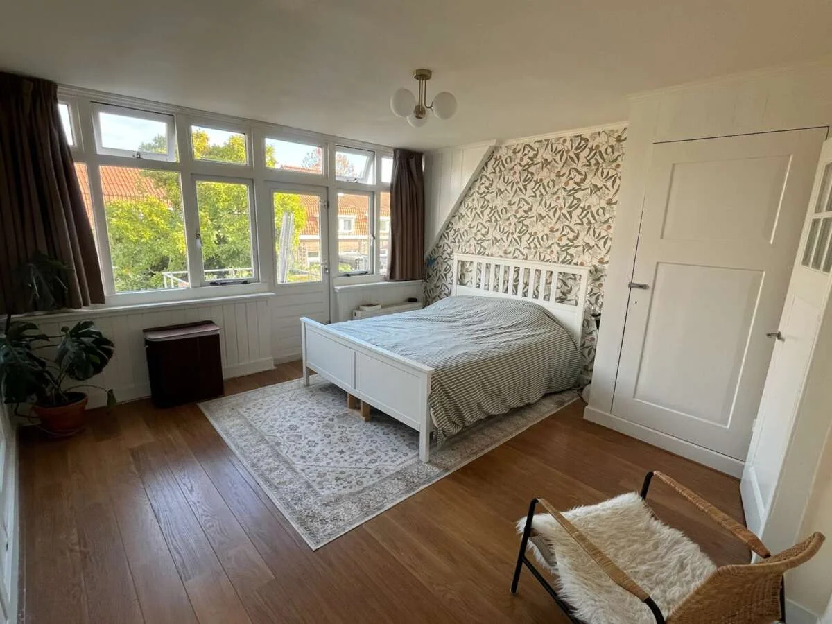 geblurde versie van de foto als achtergrond