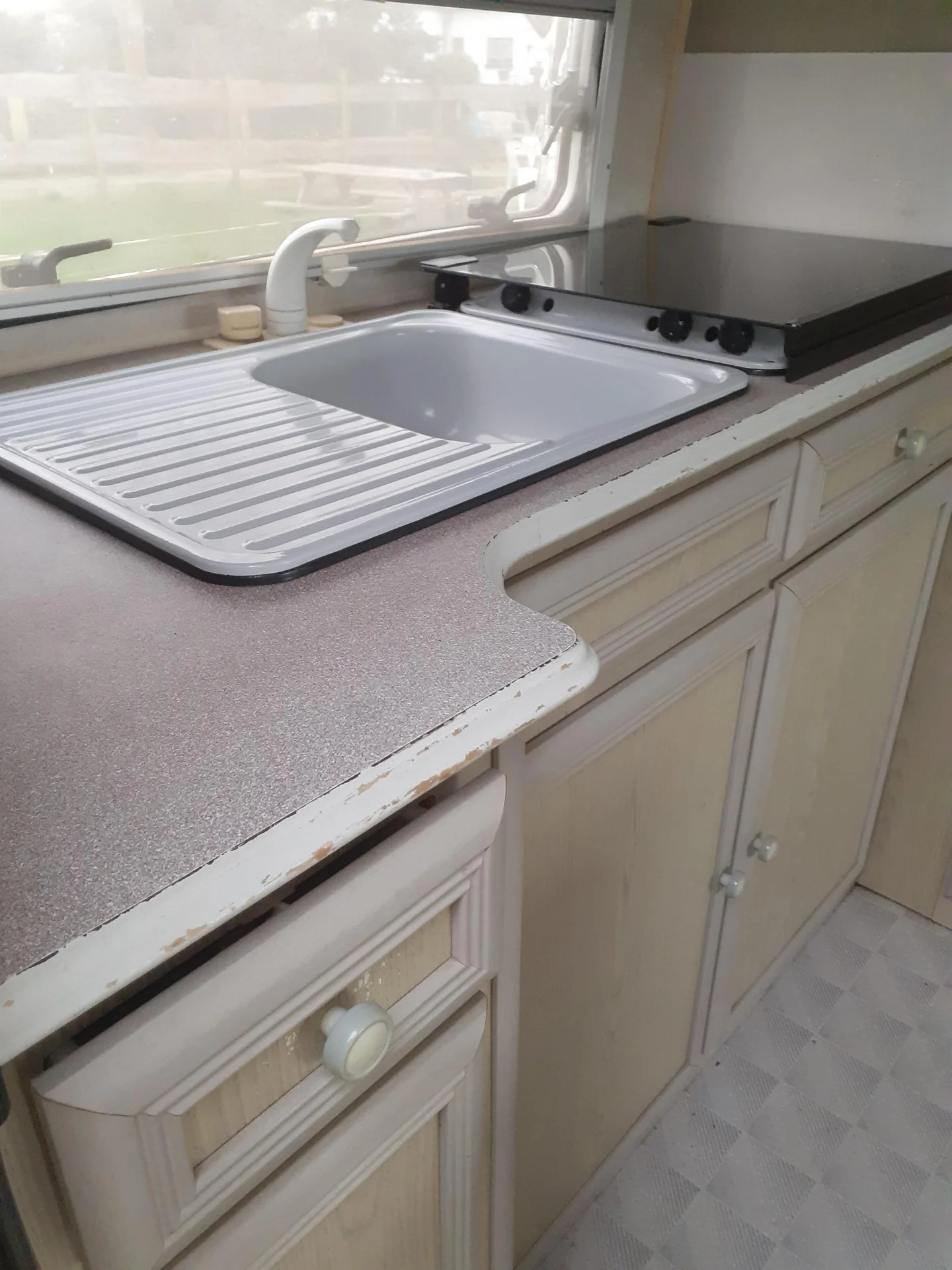 geblurde versie van de foto als achtergrond