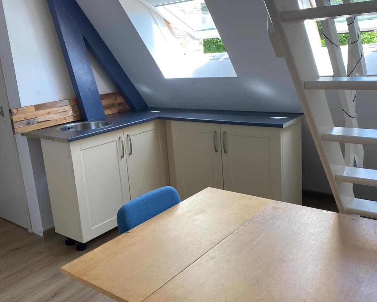 geblurde versie van de foto als achtergrond