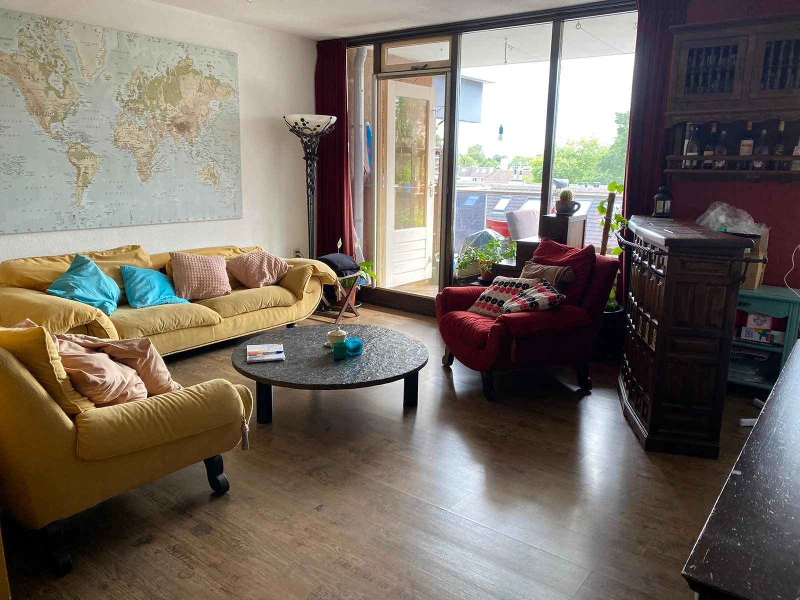 geblurde versie van de foto als achtergrond