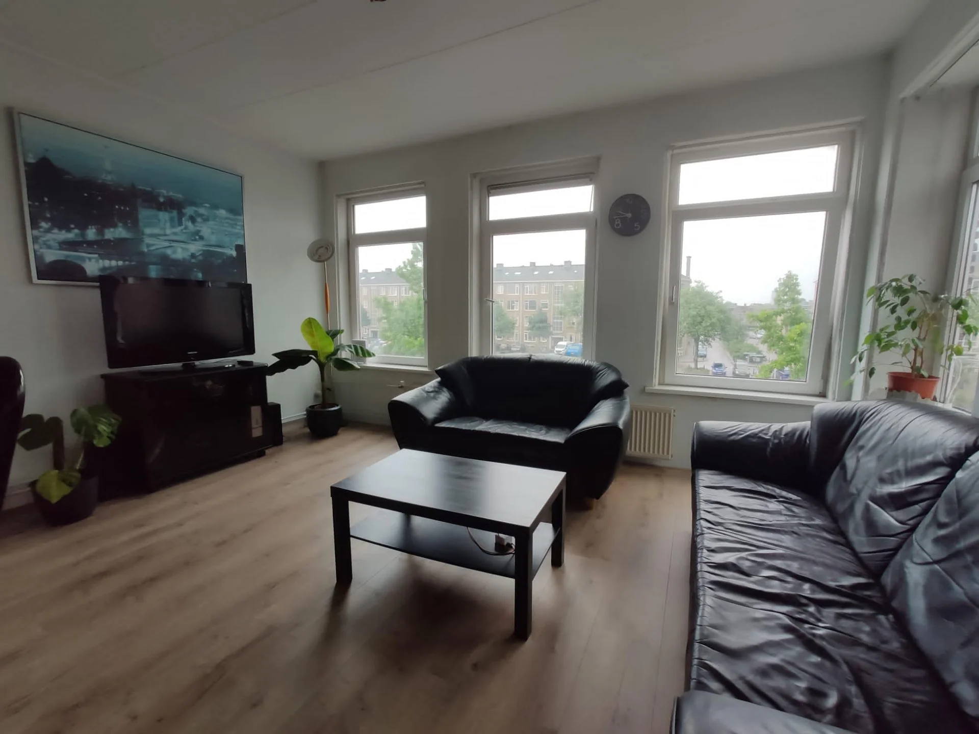 geblurde versie van de foto als achtergrond