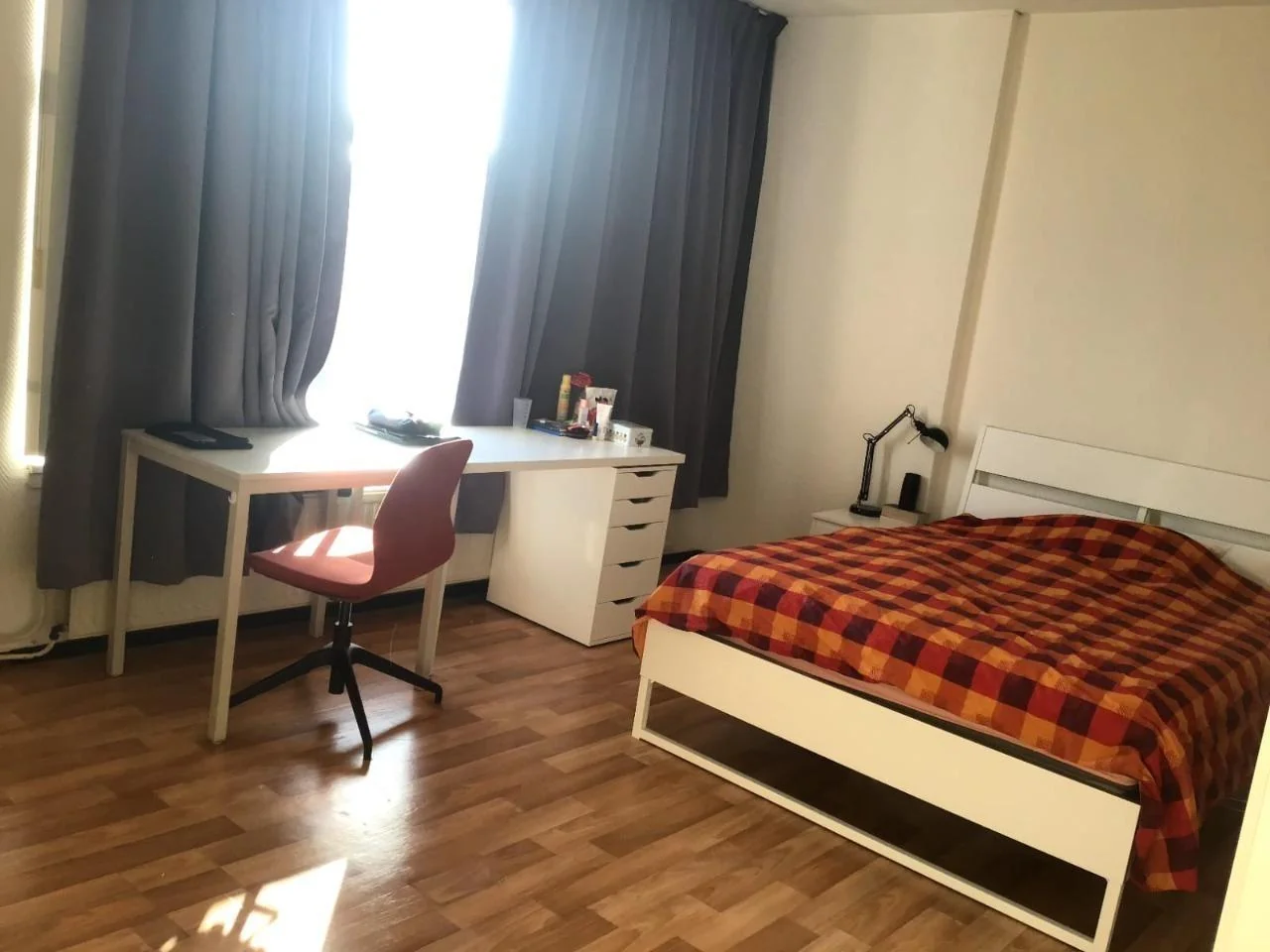 geblurde versie van de foto als achtergrond