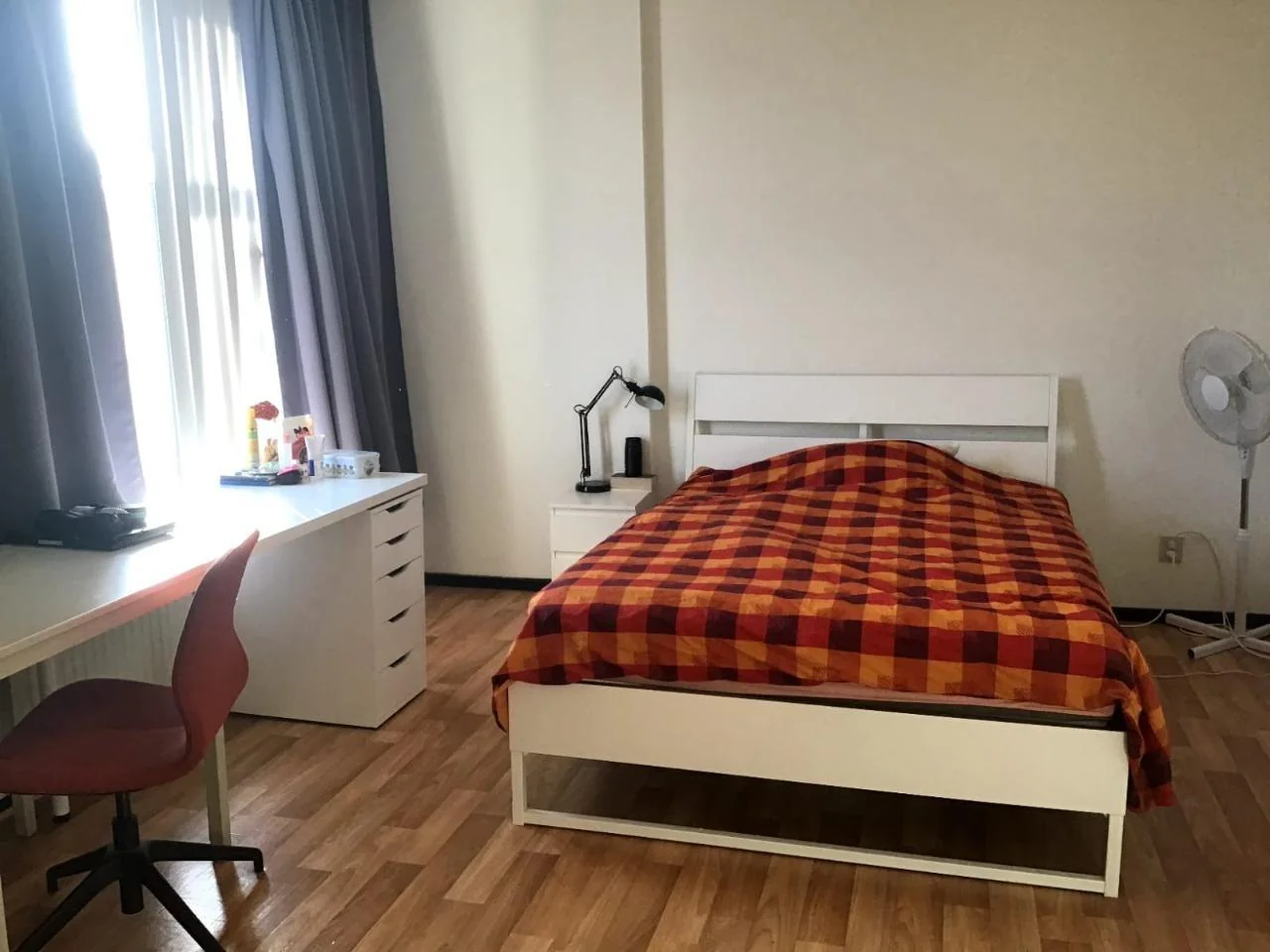 geblurde versie van de foto als achtergrond