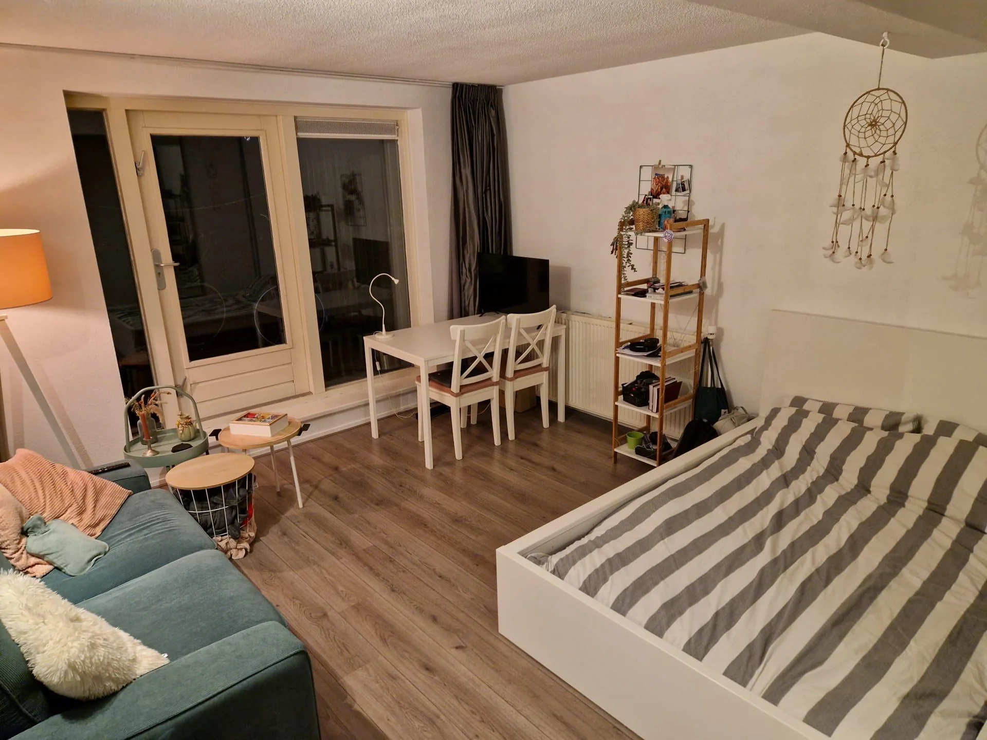 geblurde versie van de foto als achtergrond